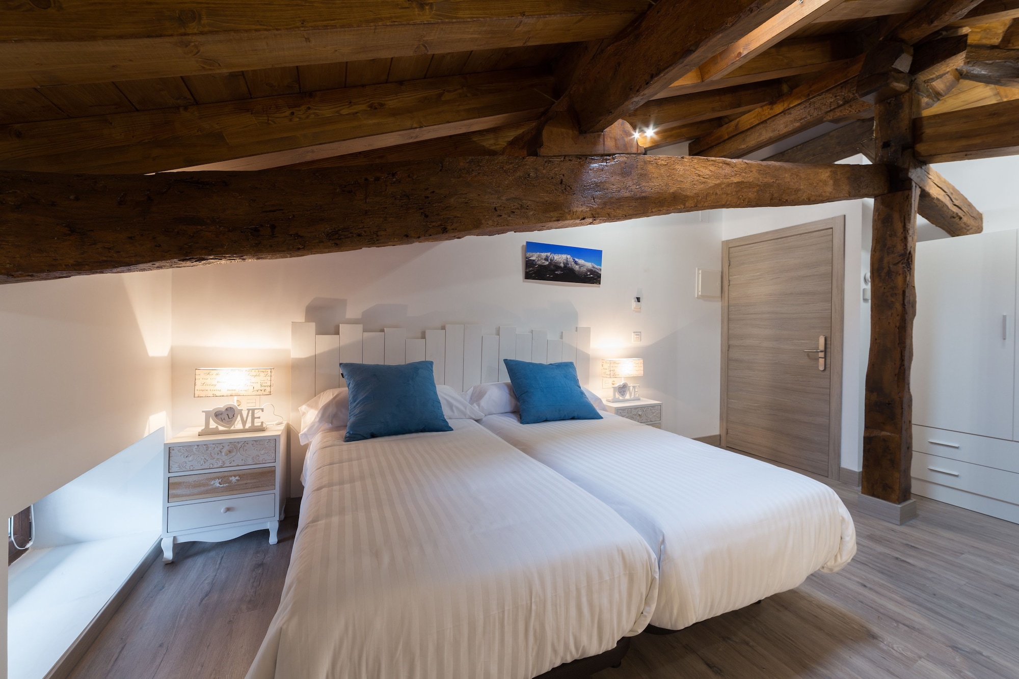 ROOM, TRIPLE