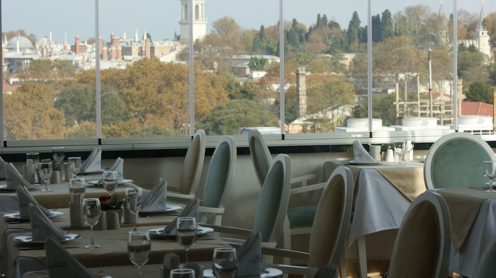 THE ISTANBUL HOTEL 41/50
