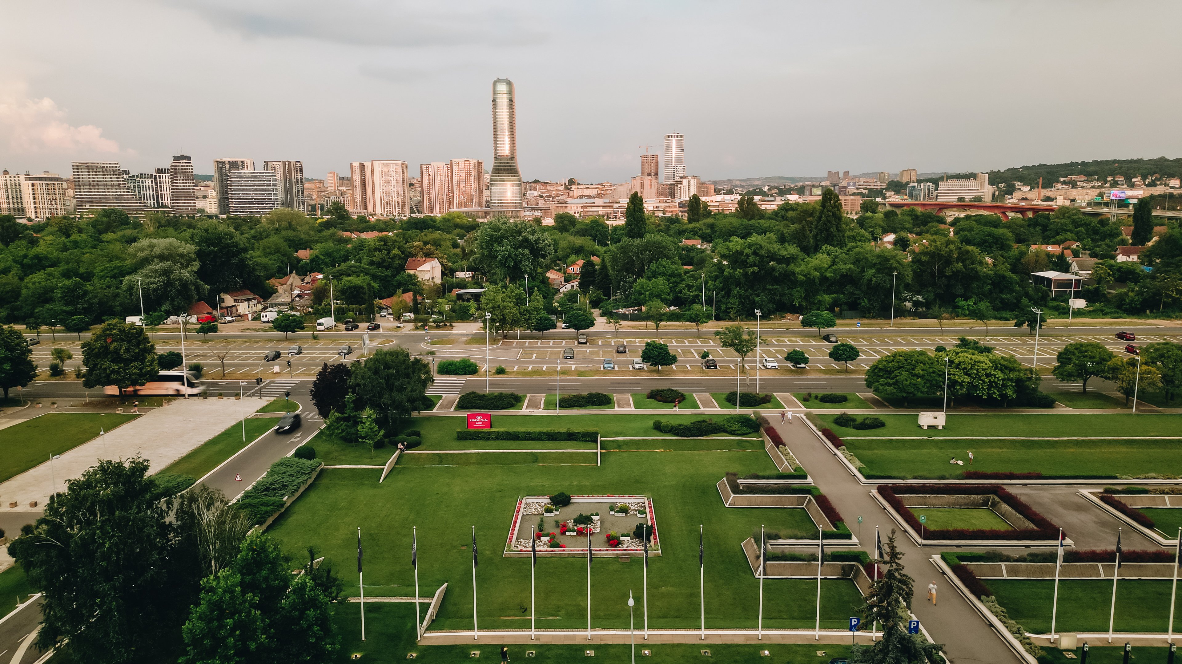 Crowne Plaza Belgrade 80/85