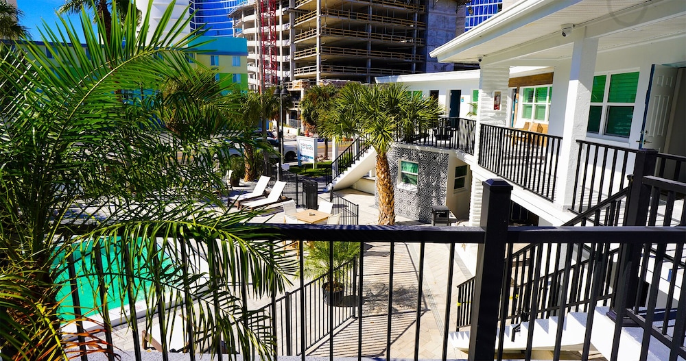 Ivory Sands Beach Suites 8/50
