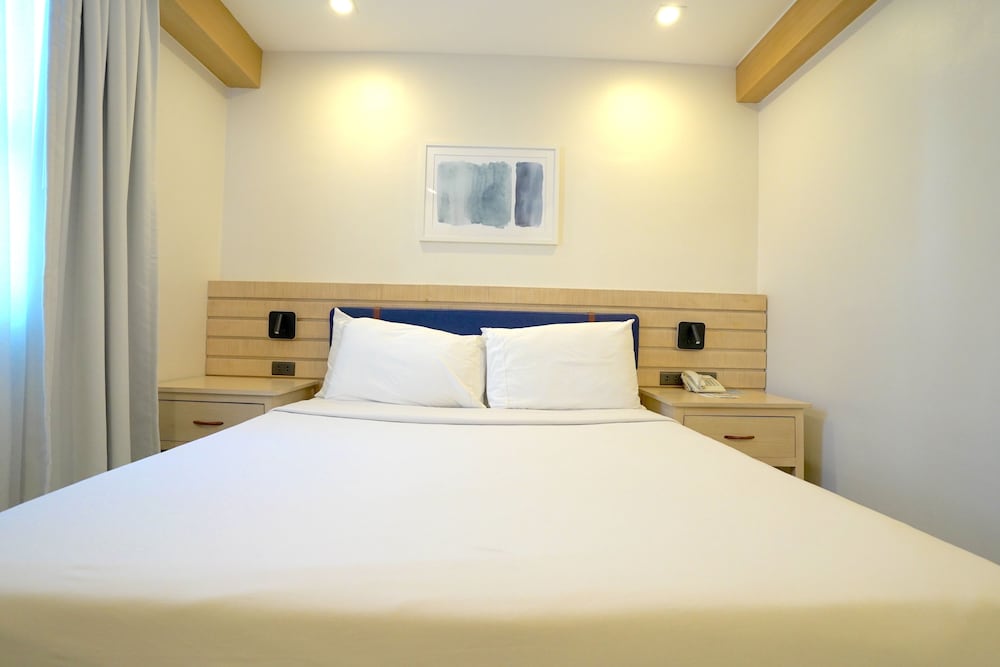 Cebu Uncle Tom's Cabin Hotel 23/66