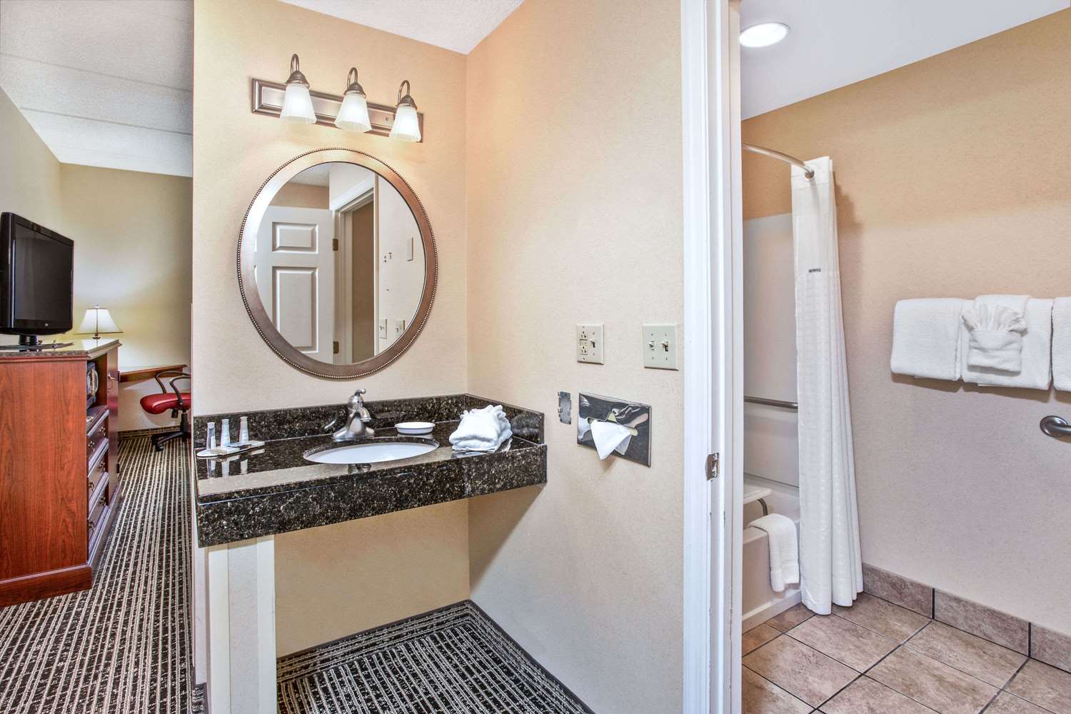 Baymont by Wyndham Knoxville/Cedar Bluff 58/59
