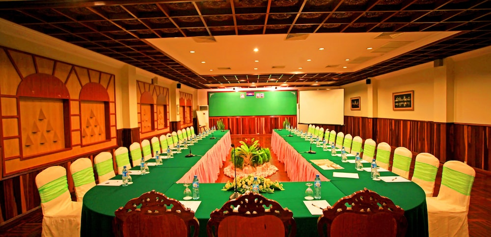 ANGKOR HOTEL 30/36