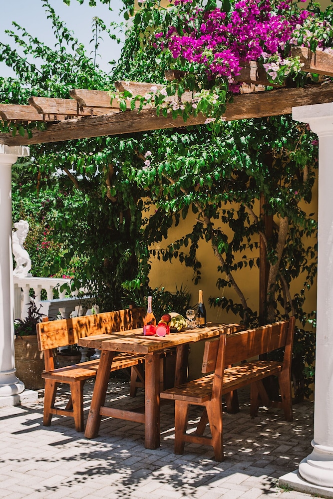 Avra Paradise Aparthotel 33/50