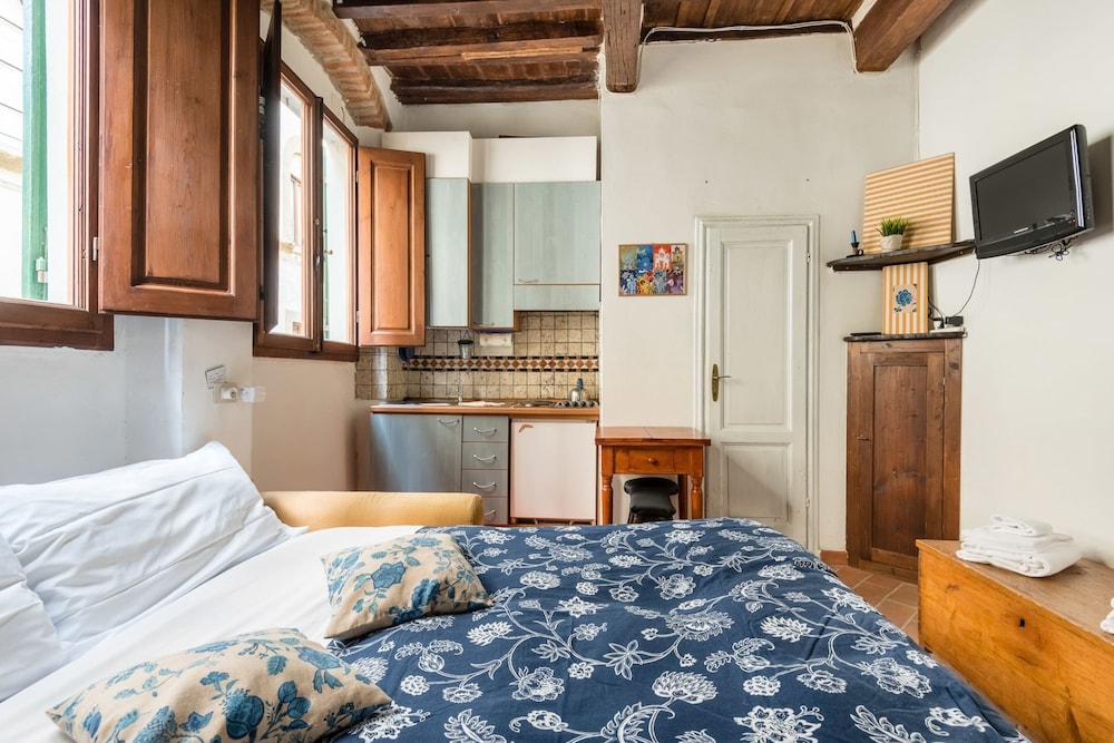 Mini Studio in the Heart of Florence 6/24