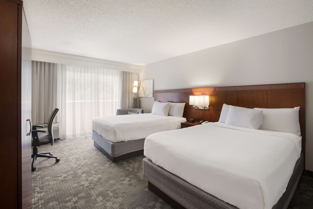 Room, 2 Double Beds, Bathtub, Accessible