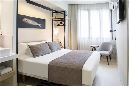 Room, Double or Twin Bed