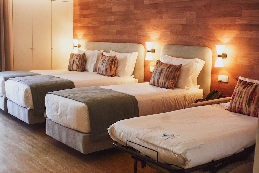 CLASSIC, TRIPLE, 3 BEDS