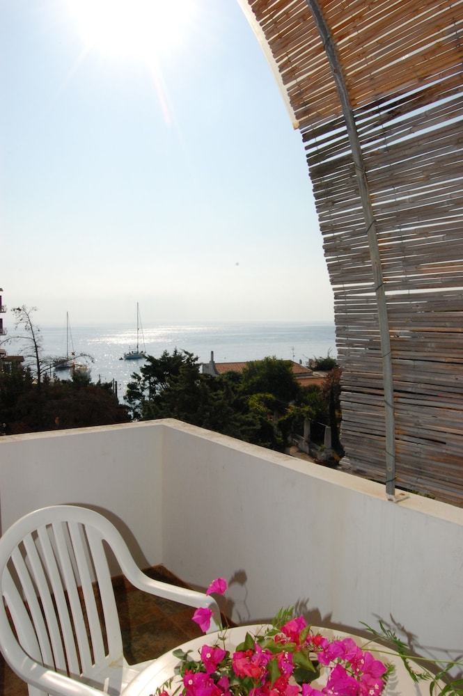 Baia Portinenti Hotel Residence 46/51