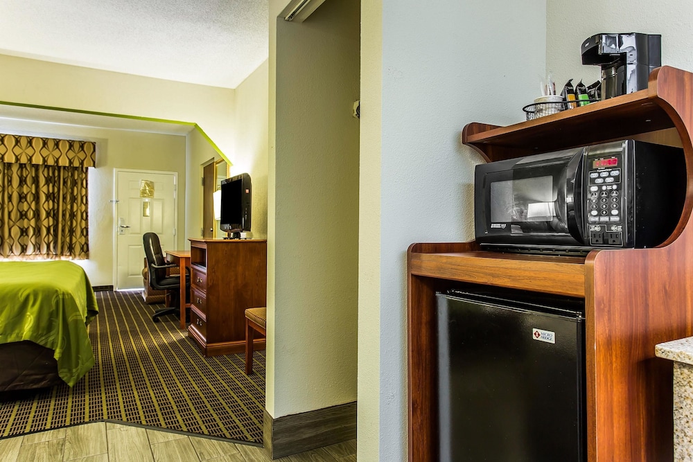 Quality Inn & Suites Orangeburg 11/32