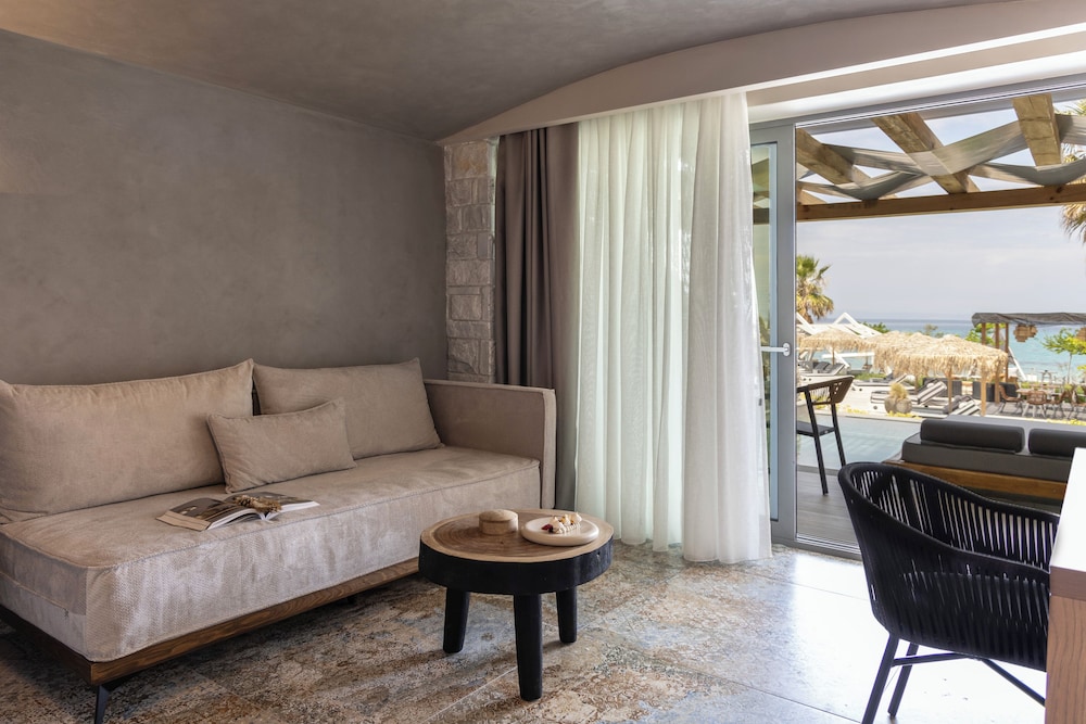 Blue Carpet Luxury Suites 31/50