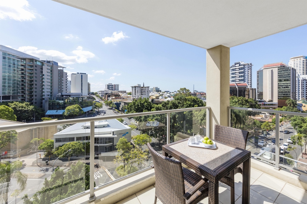 Oaks Brisbane Lexicon Suites 23/37