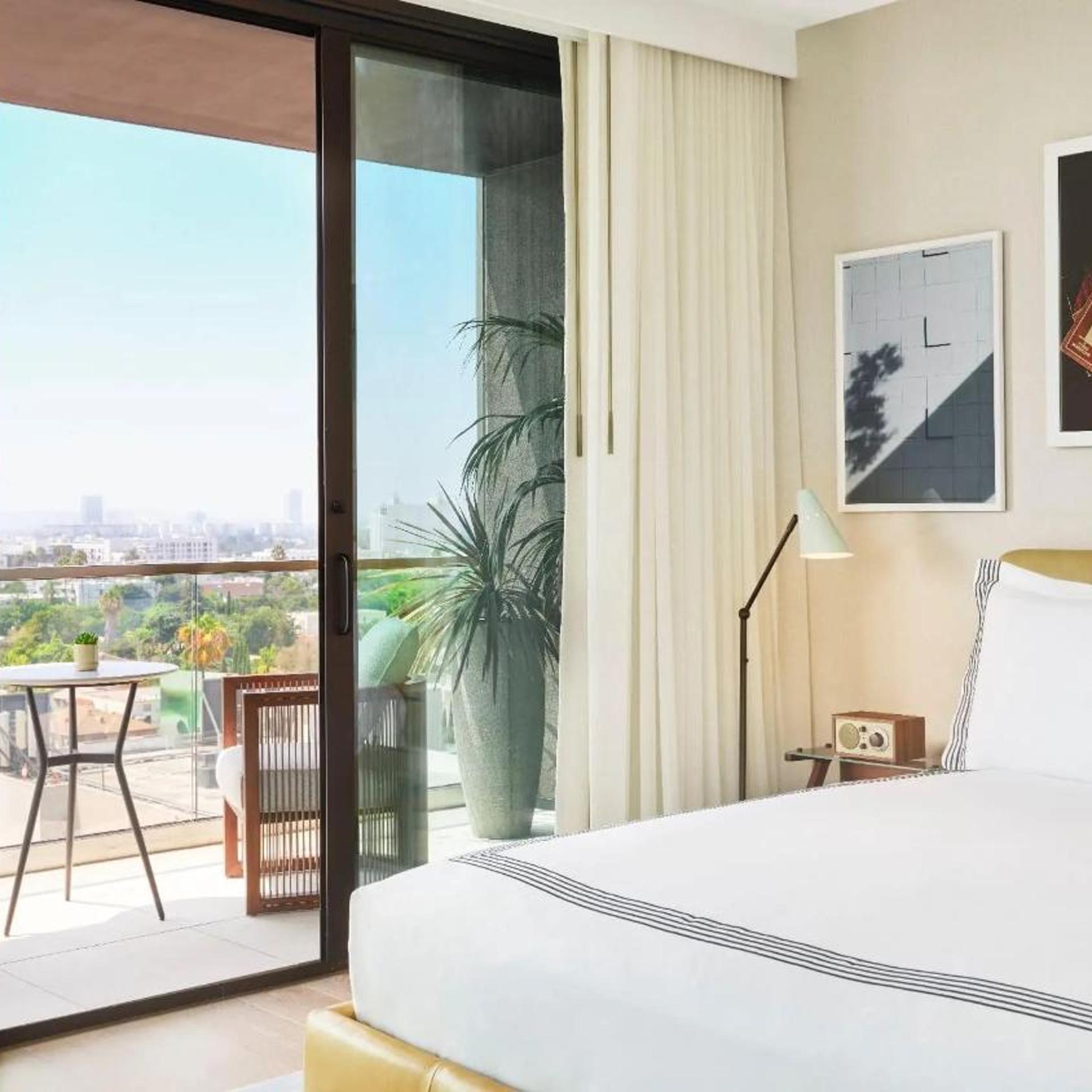 Studio, King Bed, Hollywood Hills View, Balcony