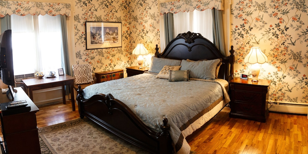 Silver Heart Inn and Cottages 8/70