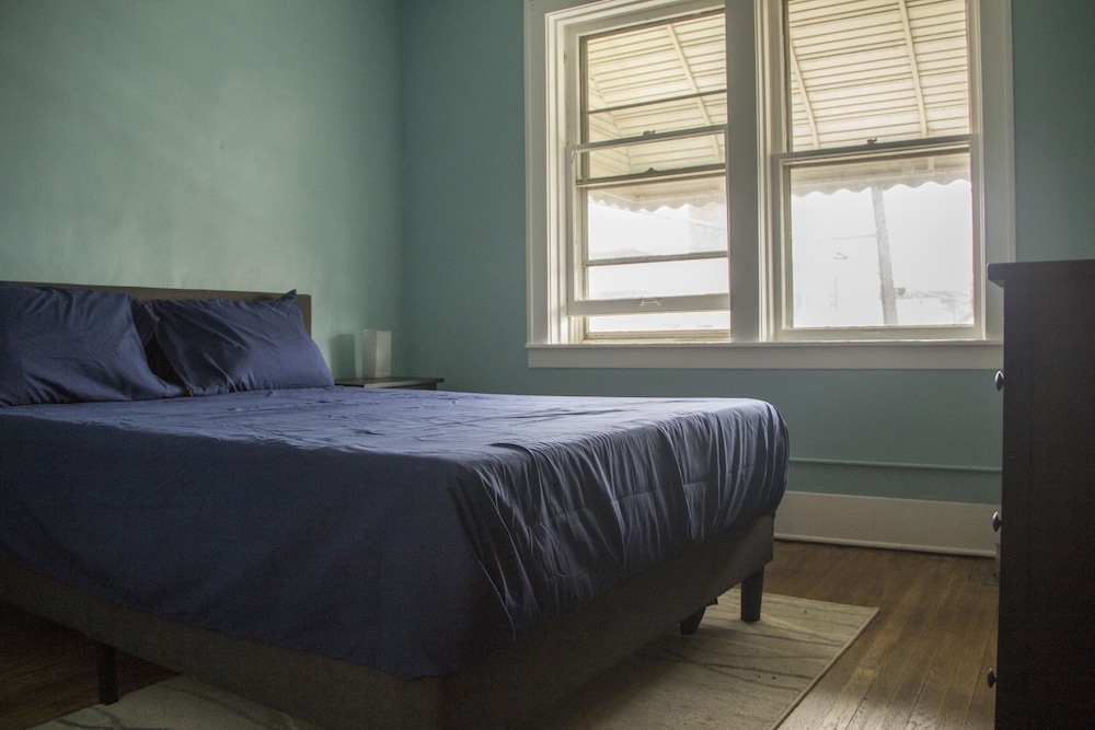 Hamtramck Hostel 3/33