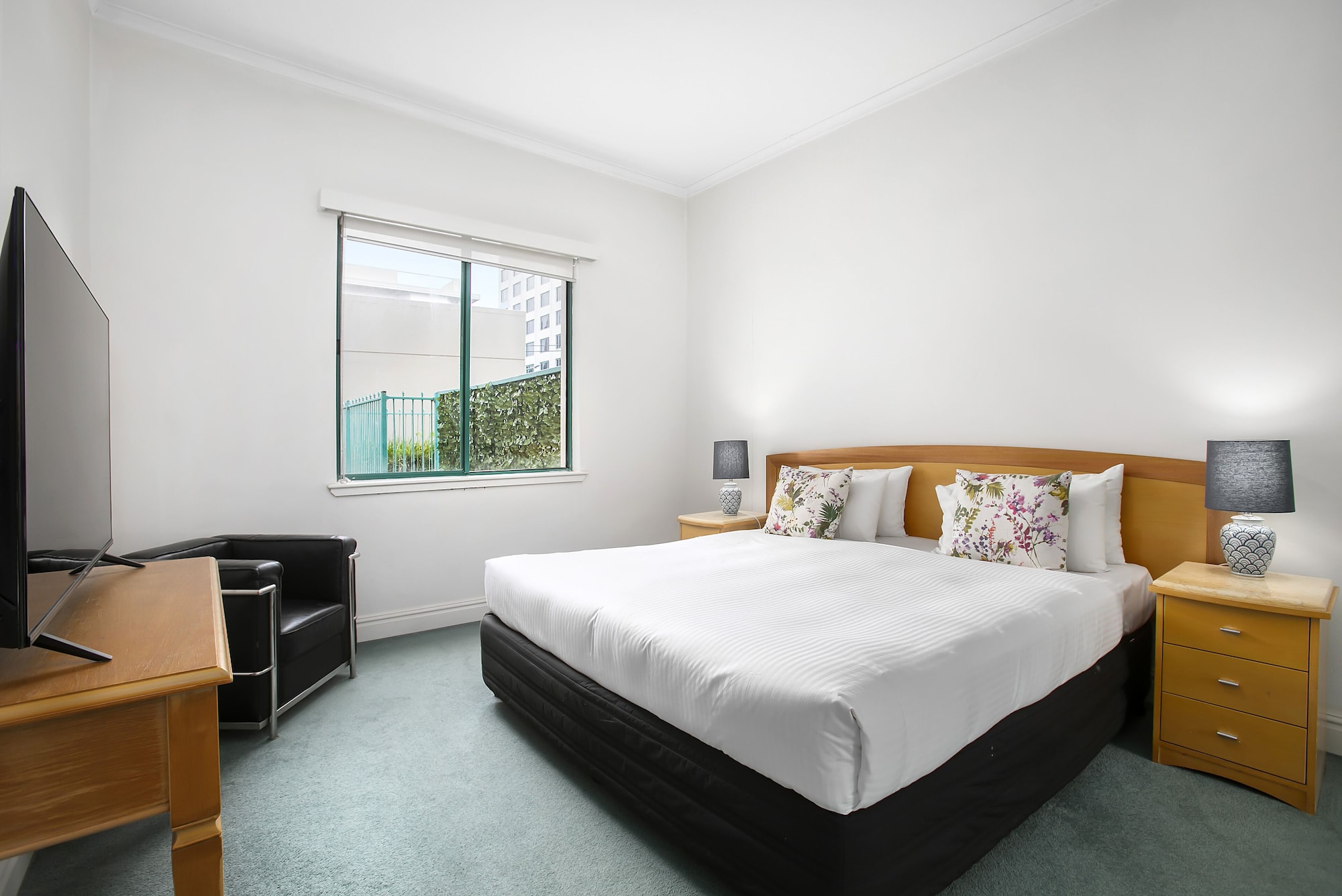 2 Bedrooms, Arden, Queen and Twin Beds, Terrace