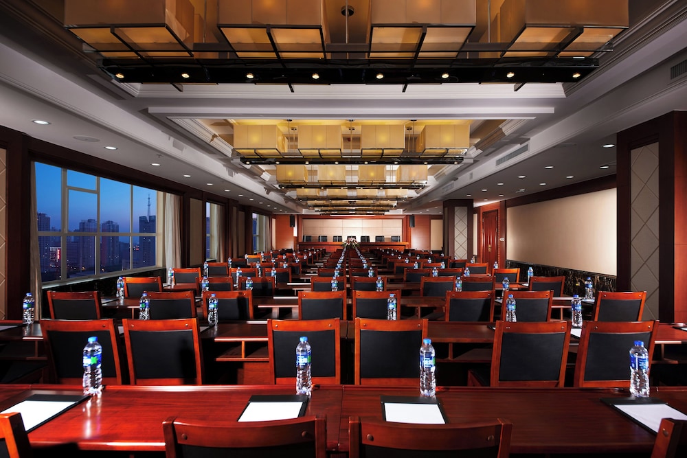 Holiday Inn Express Luoyang City Center 59/72