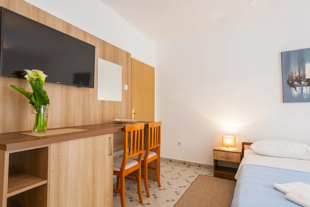 Villa Mitrovic 29/50