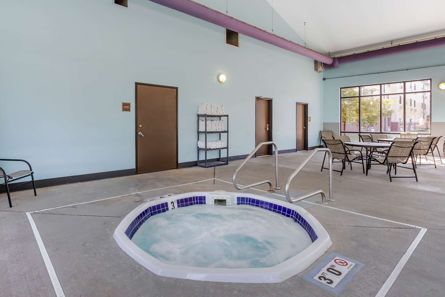 Econo Lodge Inn & Suites Des Moines Fairgrounds Area 22/37