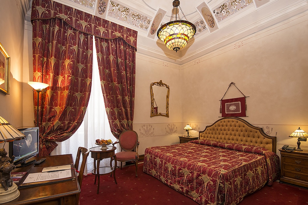 DELUXE, DOUBLE BED