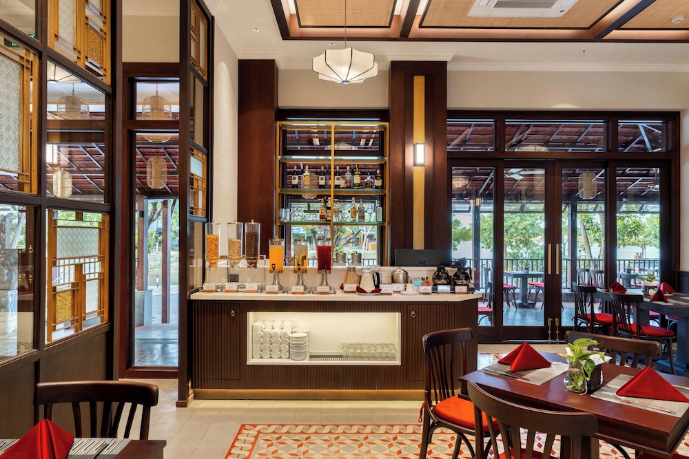 Royal Riverside Hoi An Hotel 64/75