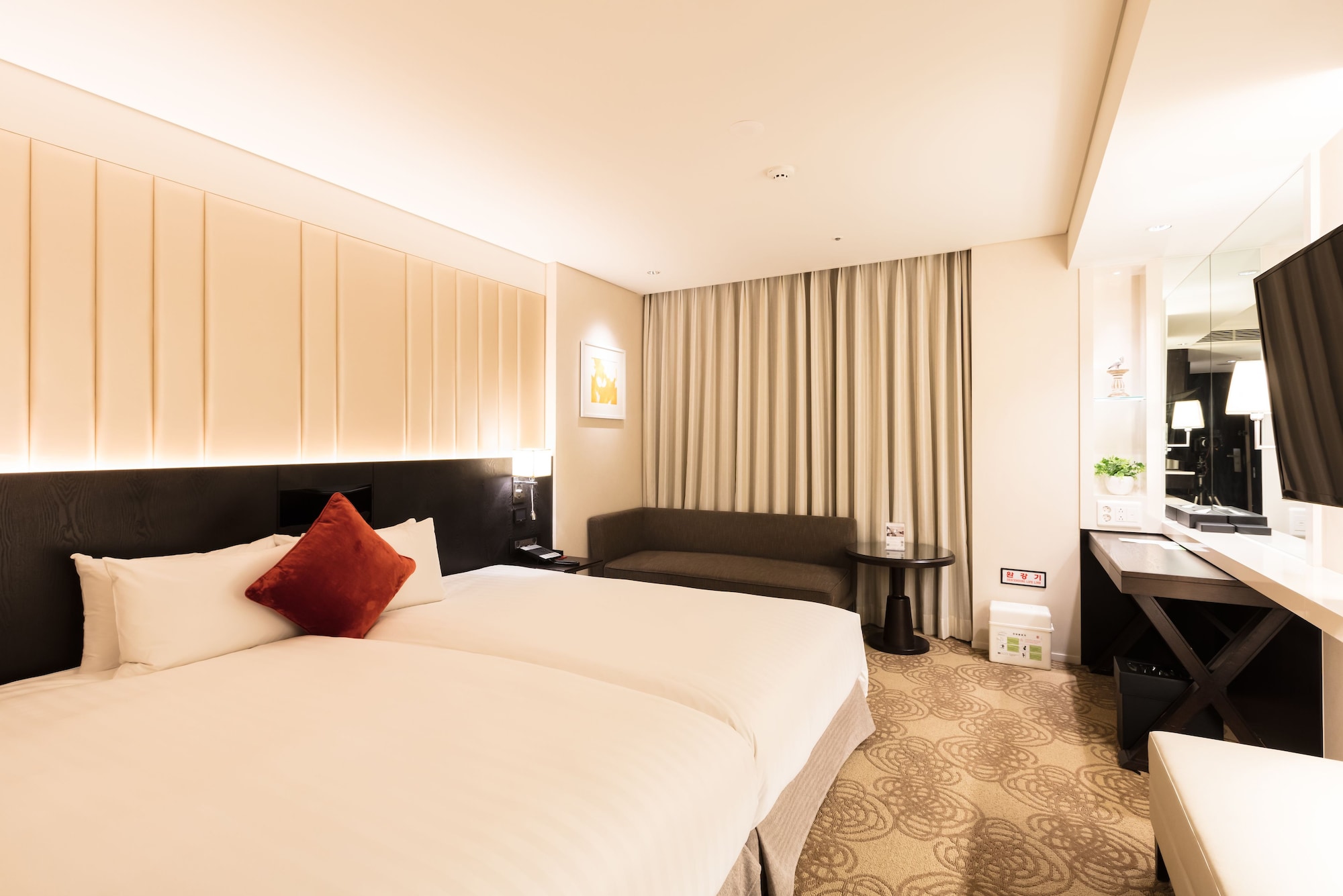 HOLLYWOOD, DOUBLE BED