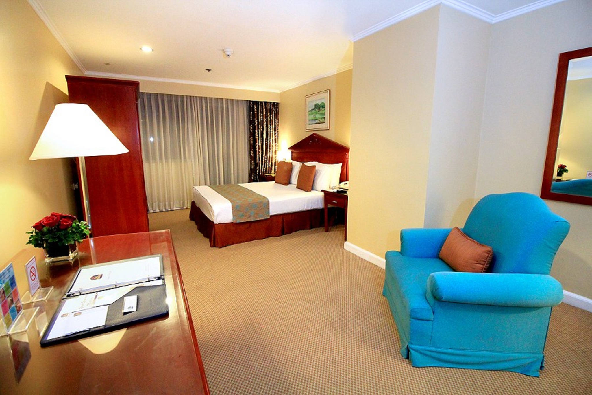 OXFORD SUITES MAKATI 26/41