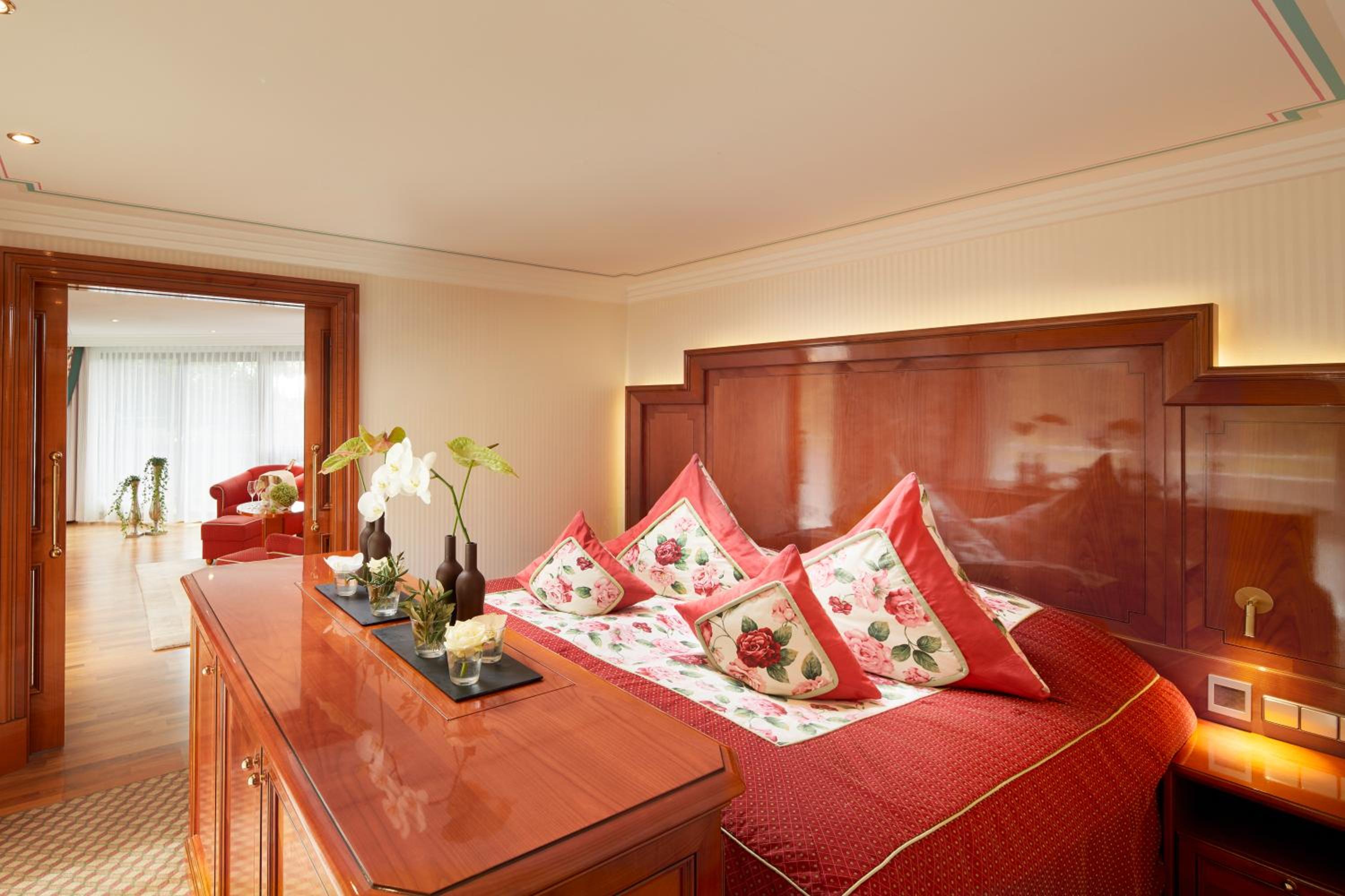 Luxury, Suite, King Bed, Valley View
