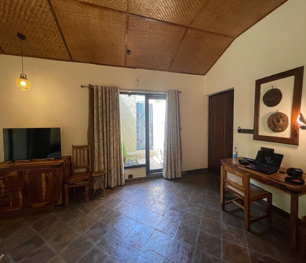 Tathastu Bandhavgarh 44/65