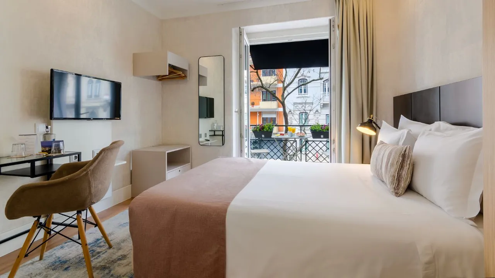 LX51 Studios & Suites - Lisbon center 7/26