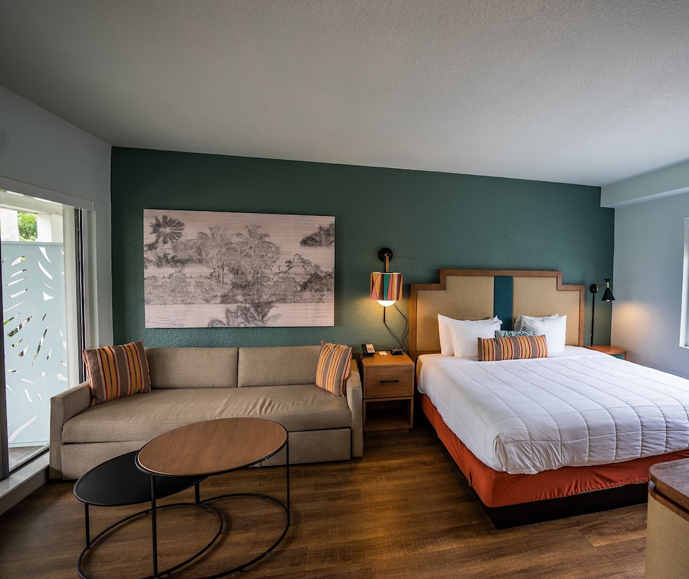 The Beachcomber St. Pete Beach, Outset Collection by Hilton 8/40