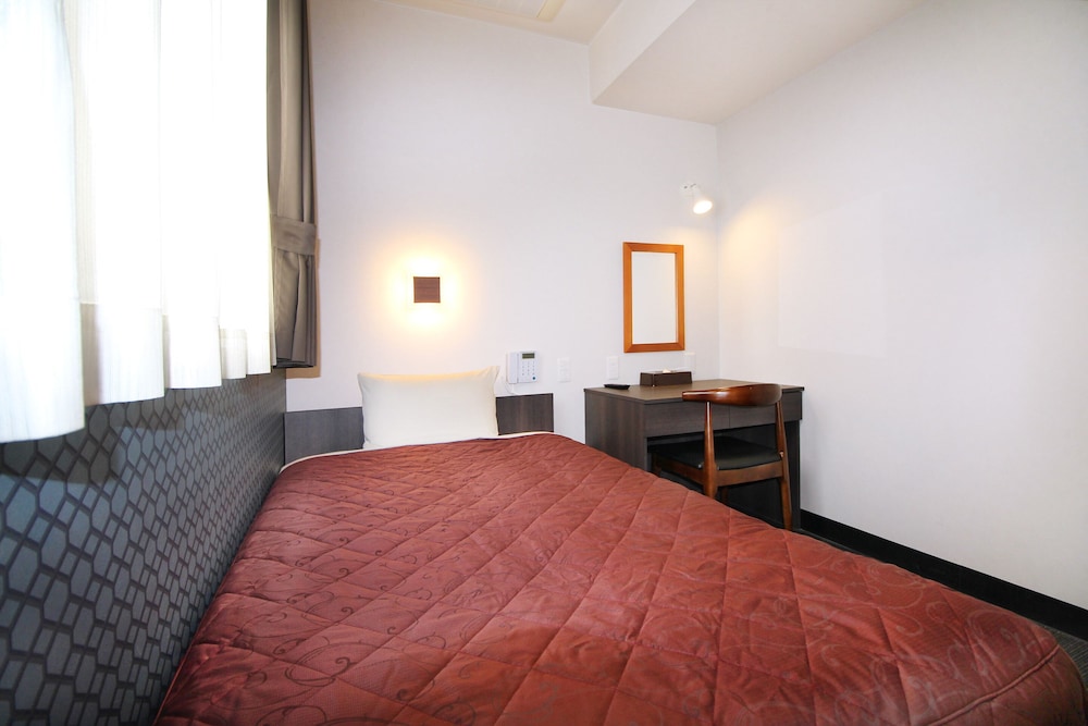 ROOM, SINGLE