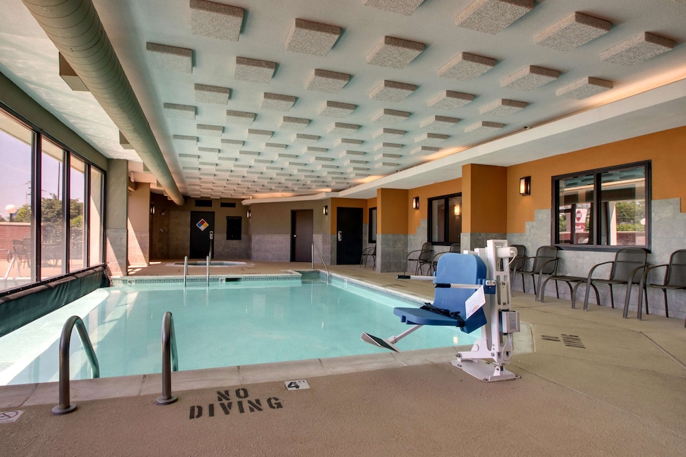 Drury Inn and Suites Greensboro 23/38