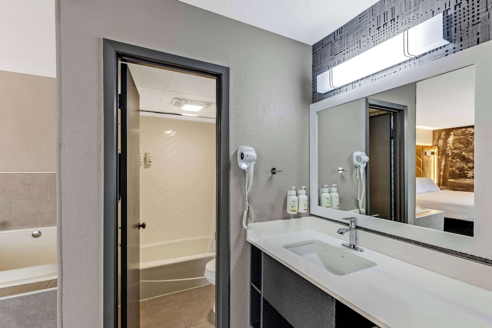 The Wander Hotel, a Ramada by Wyndham 48/52