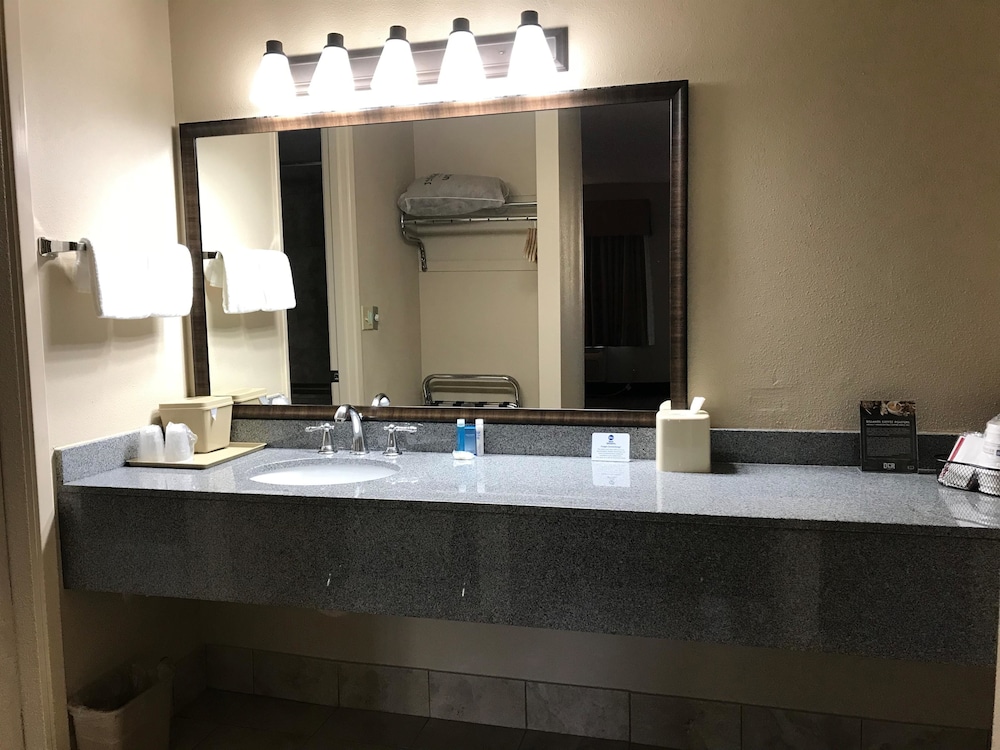 Best Western Lakewood 5/38