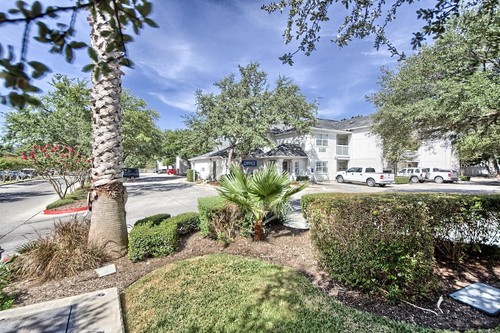 Studio 6 Extended Stay - San Antonio, TX - Medical Center 52/60
