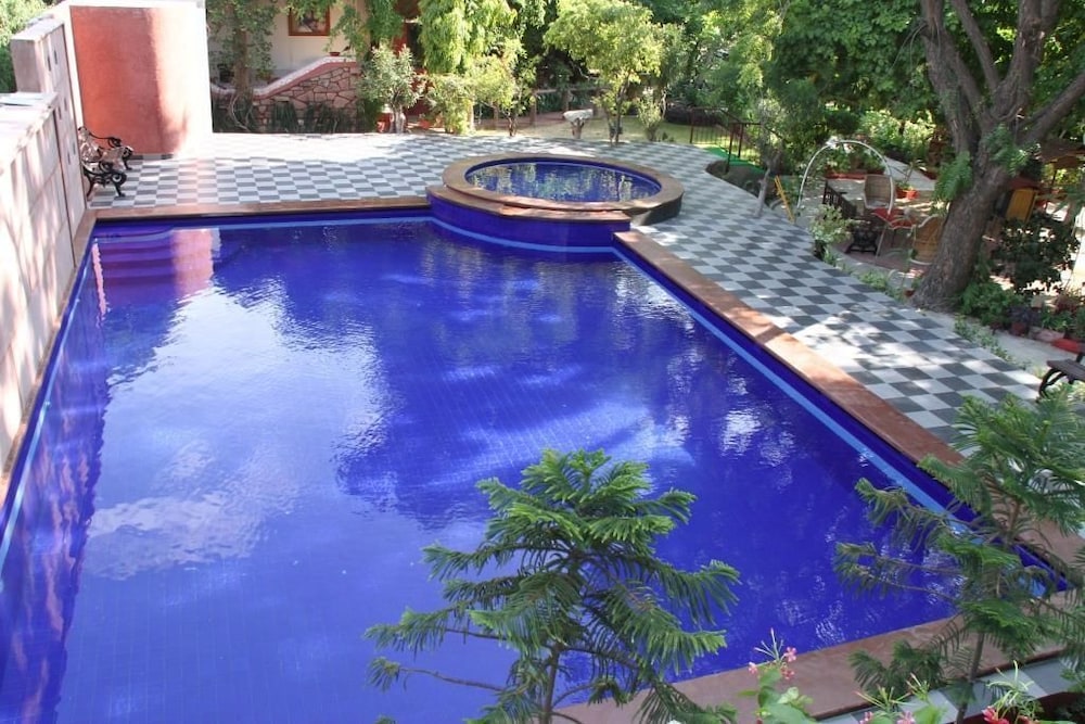 MANDORE GUEST HOUSE A LEAFY HERITAGE RESORT 33/35