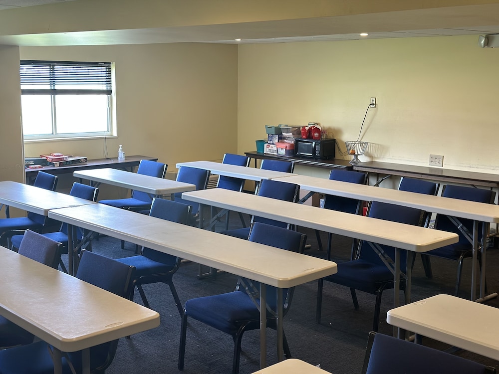 Days Inn By Wyndham Grove City Columbus South 20/27
