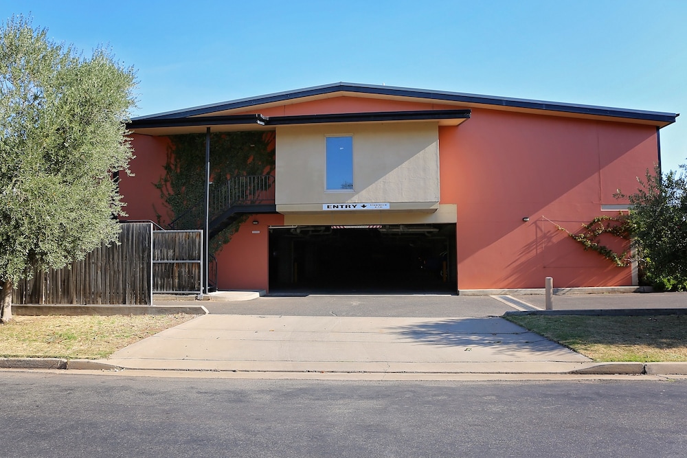 Forbes Victoria Inn 5/55