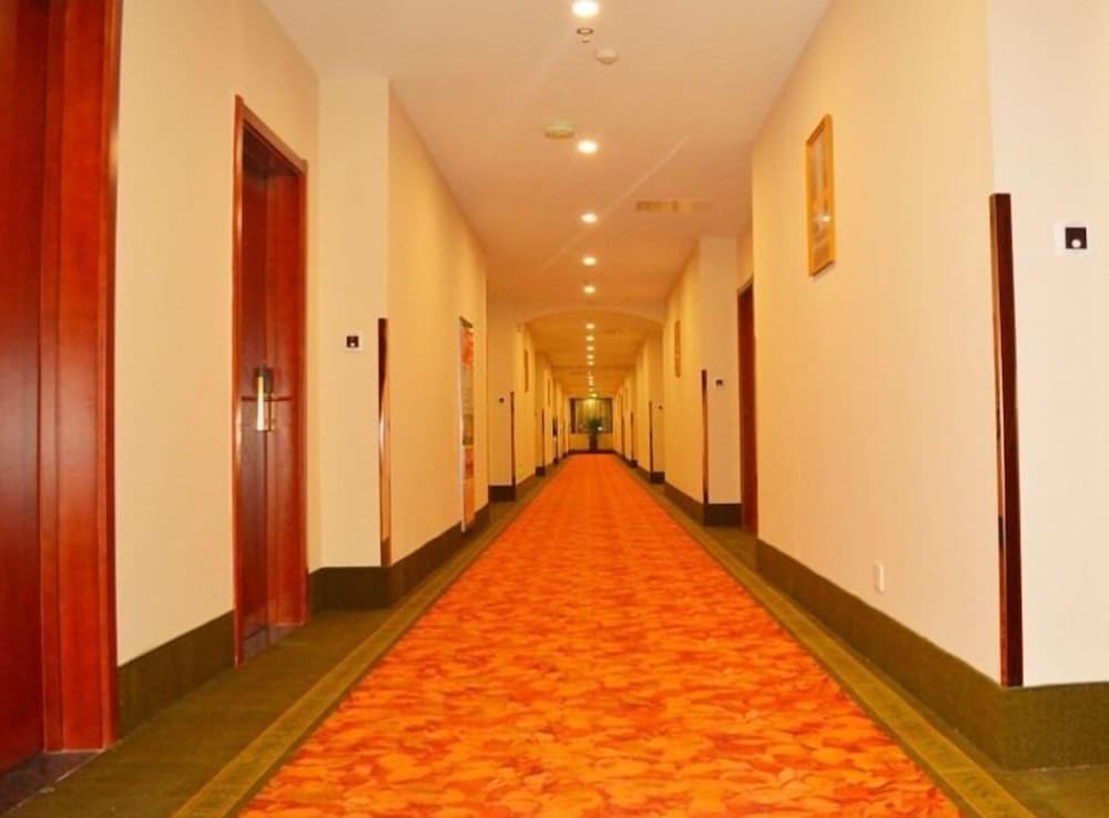 GreenTree Inn Anhui HeFei FeiDong County GuiWang Road LuZhou Medical School Business Hotel 43/50