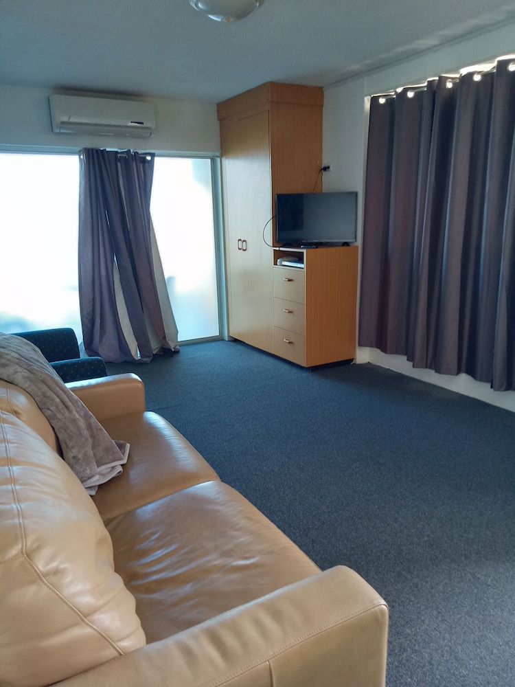 2 BEDROOMS, APARTMENT