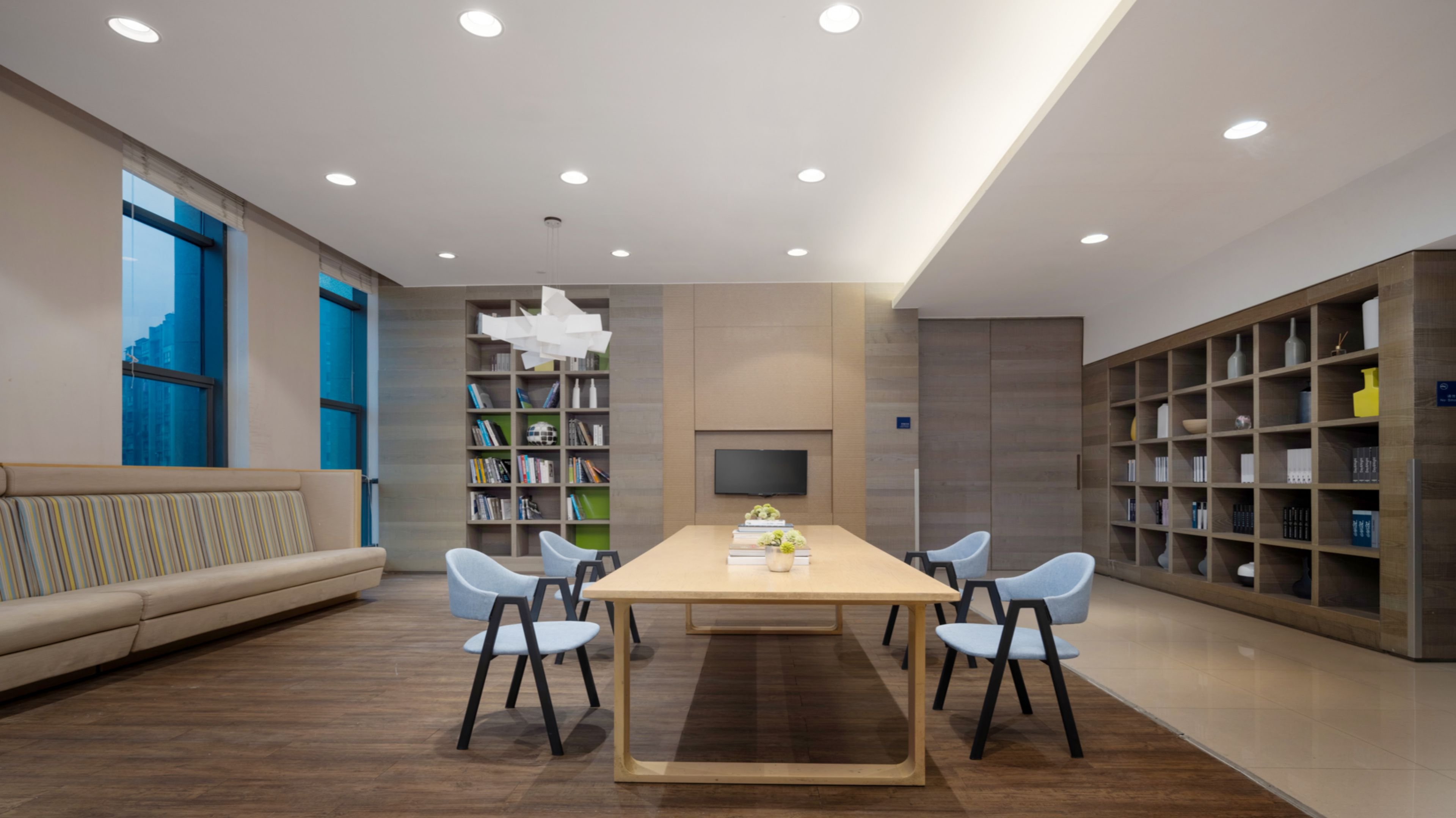 Holiday Inn Express Chongqing University Town 32/55