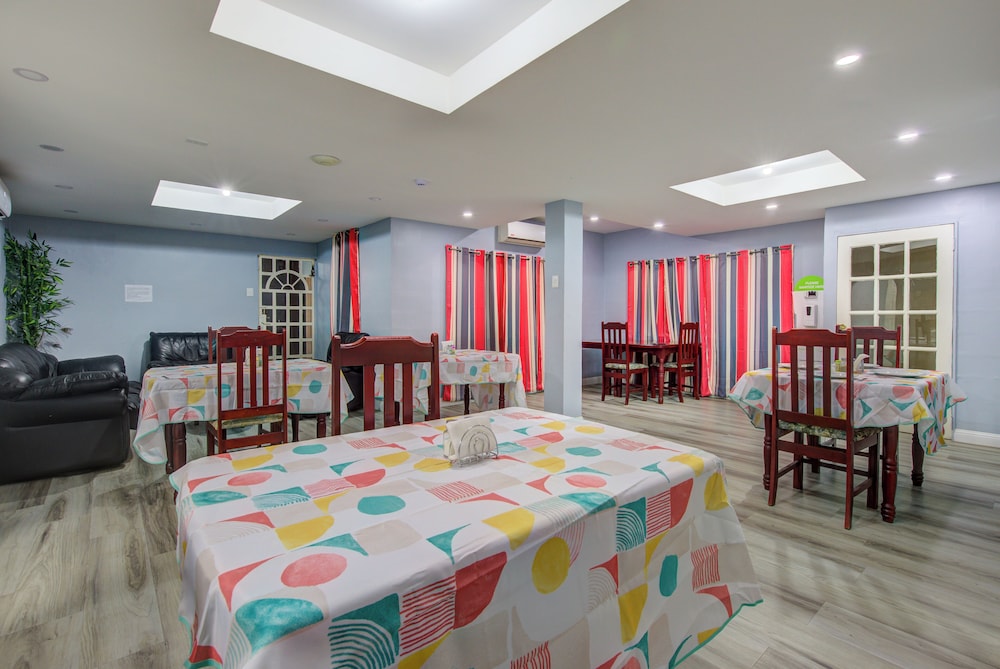Airport Suites Hotel 48/61