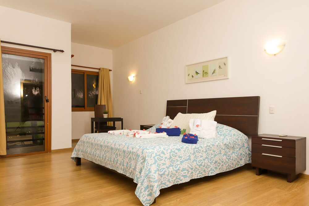 Golf, Senior, Suite, King Bed, Sofa