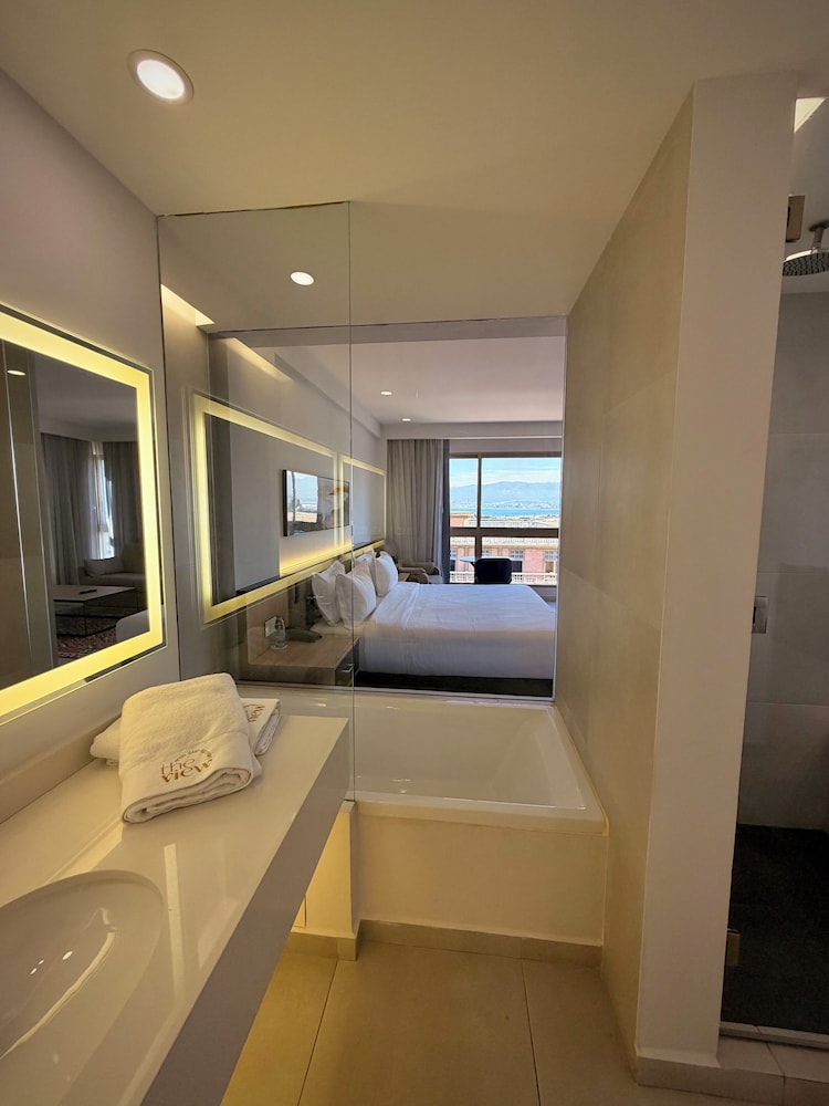The View - Saint George Hotel 46/49