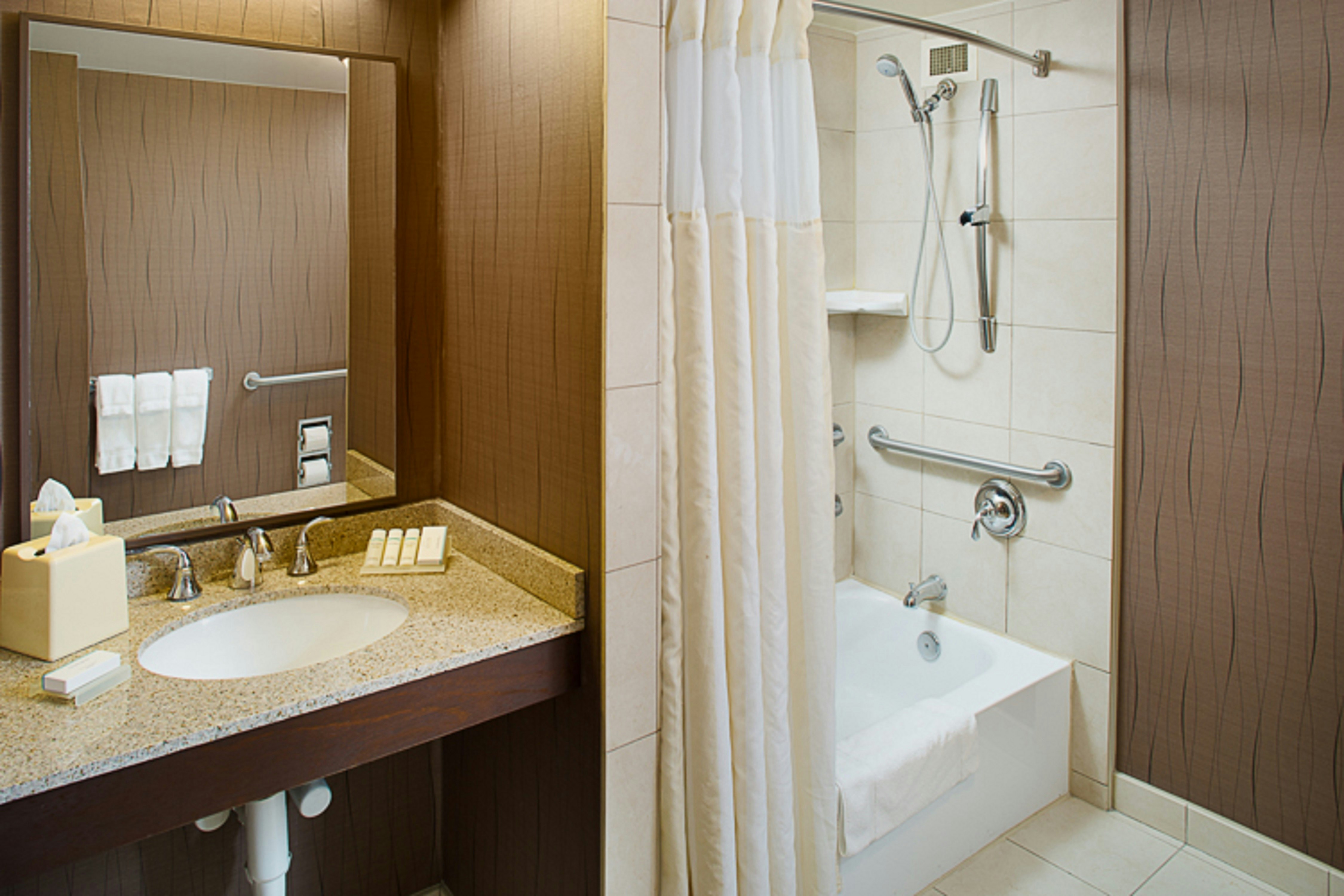 ROOM, KING BED, ACCESSIBLE