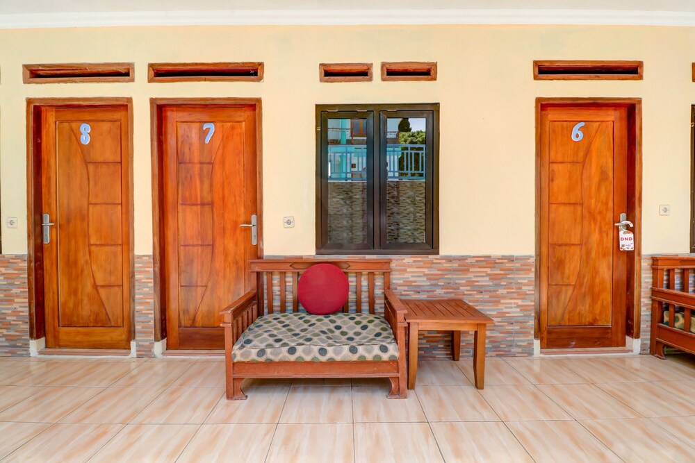 OYO 3879 Villa Sari Intan 4/25