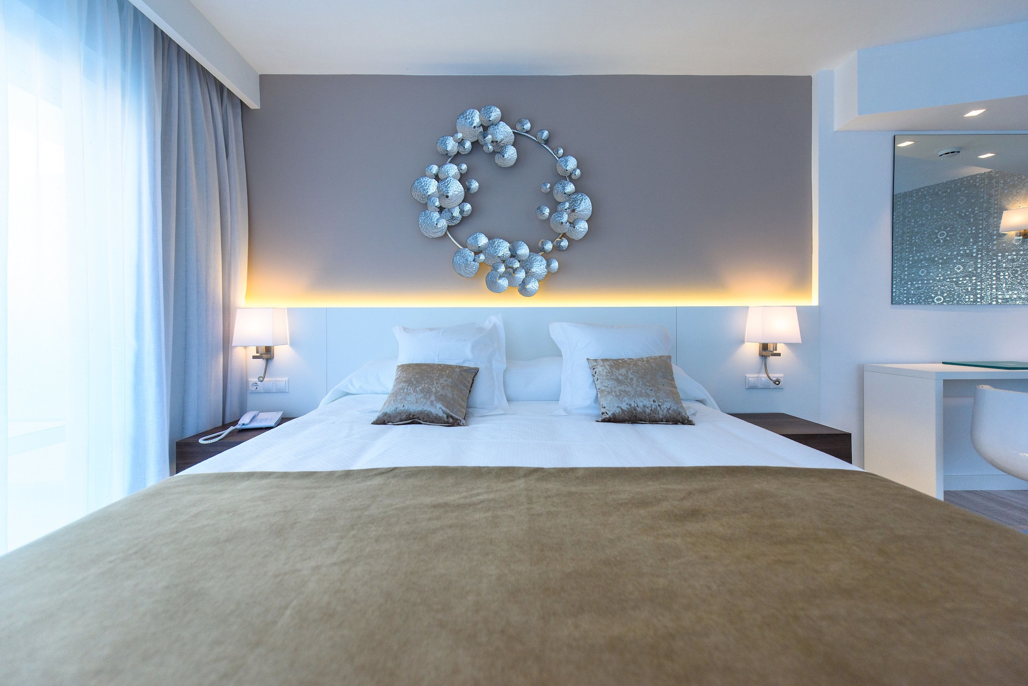 Suite, King Bed, Sofa, Balcony