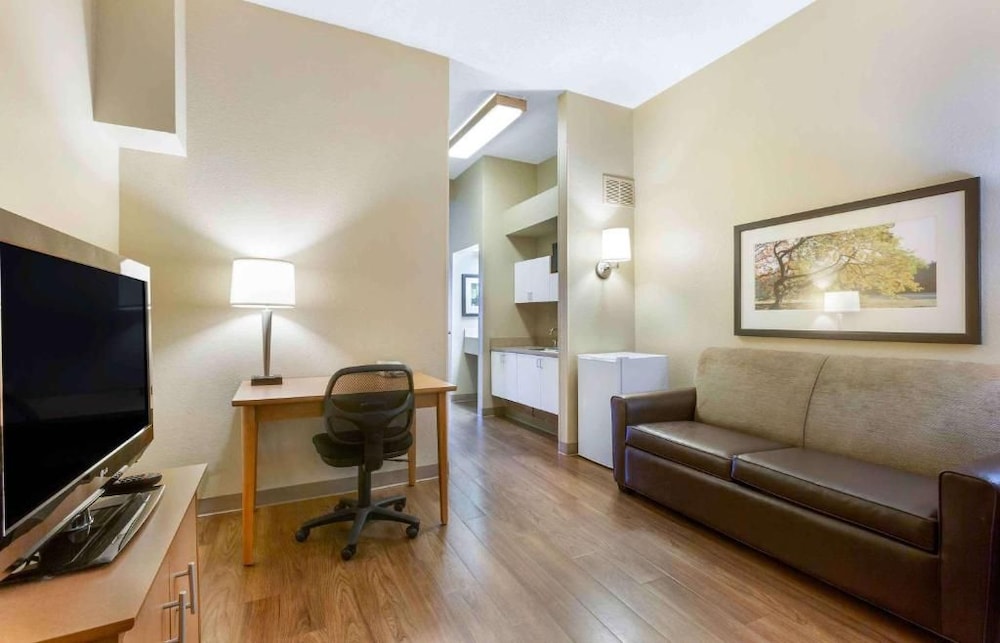 Studio 6 Extended Stay Findlay Tiffin Avenue OH 29/50
