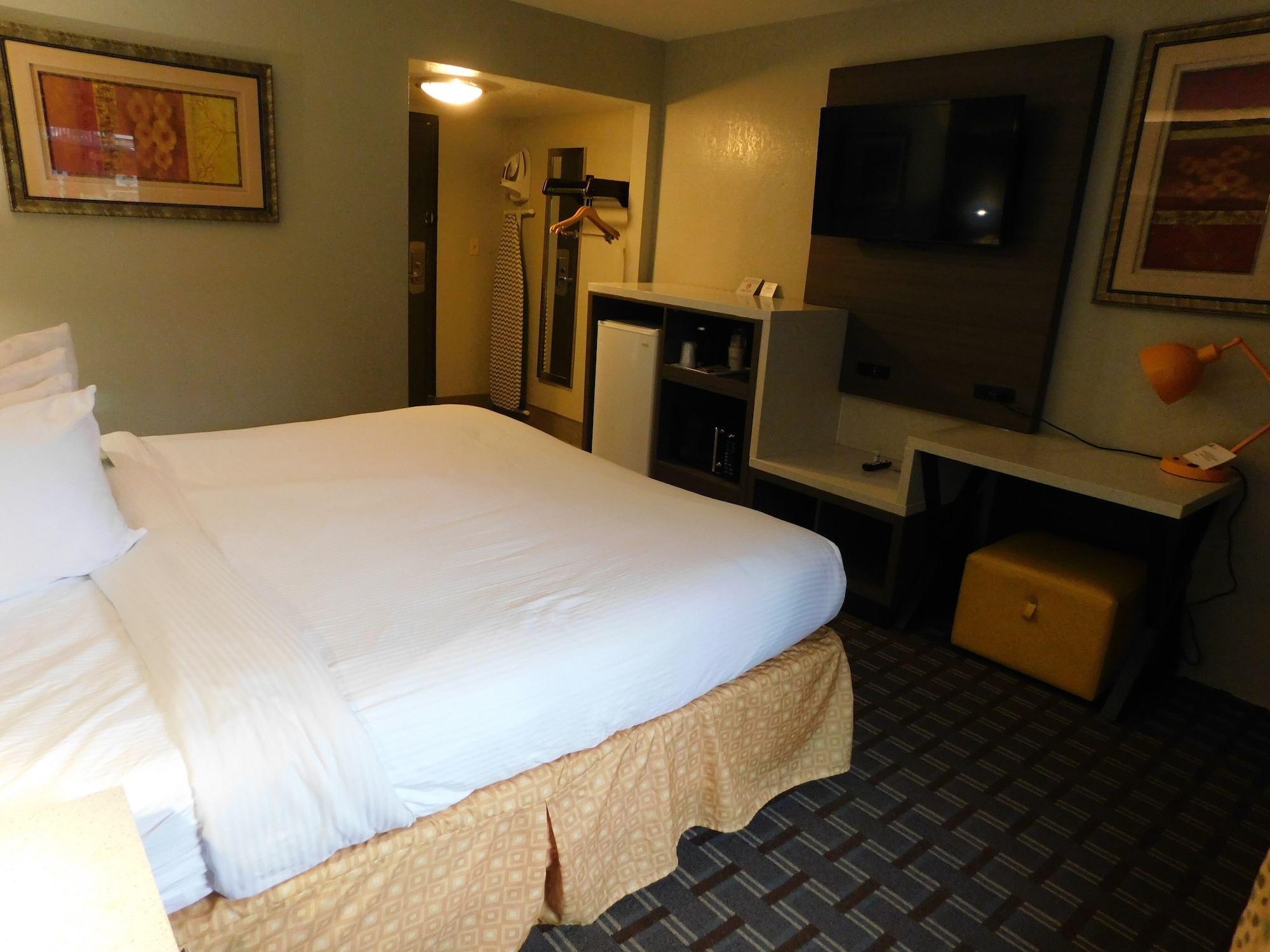 DELUXE, KING BED, BALCONY